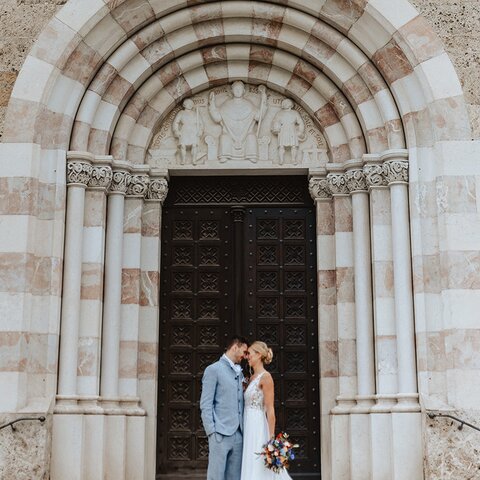 Happy bride and groom in front of the Saline Chapel