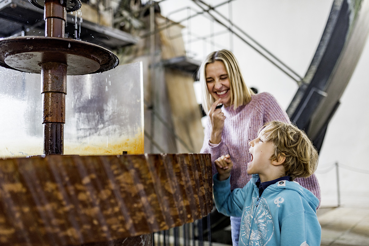 Solebrunnen mit Kind in der Alten Saline